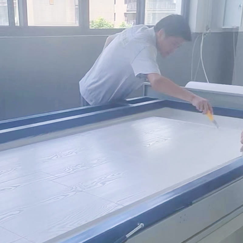 LM567 Adesivo de termoformagem a vácuo PVC para portas de madeira plástica